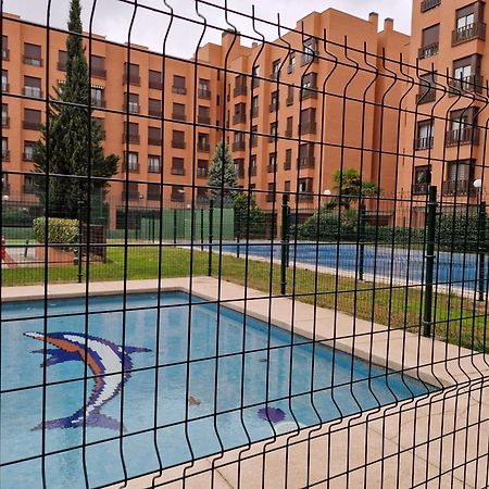 Samaniego, Piscina Y Garaje Junto Civitas Metropolitano Y Aeropuerto Madrid Luaran gambar