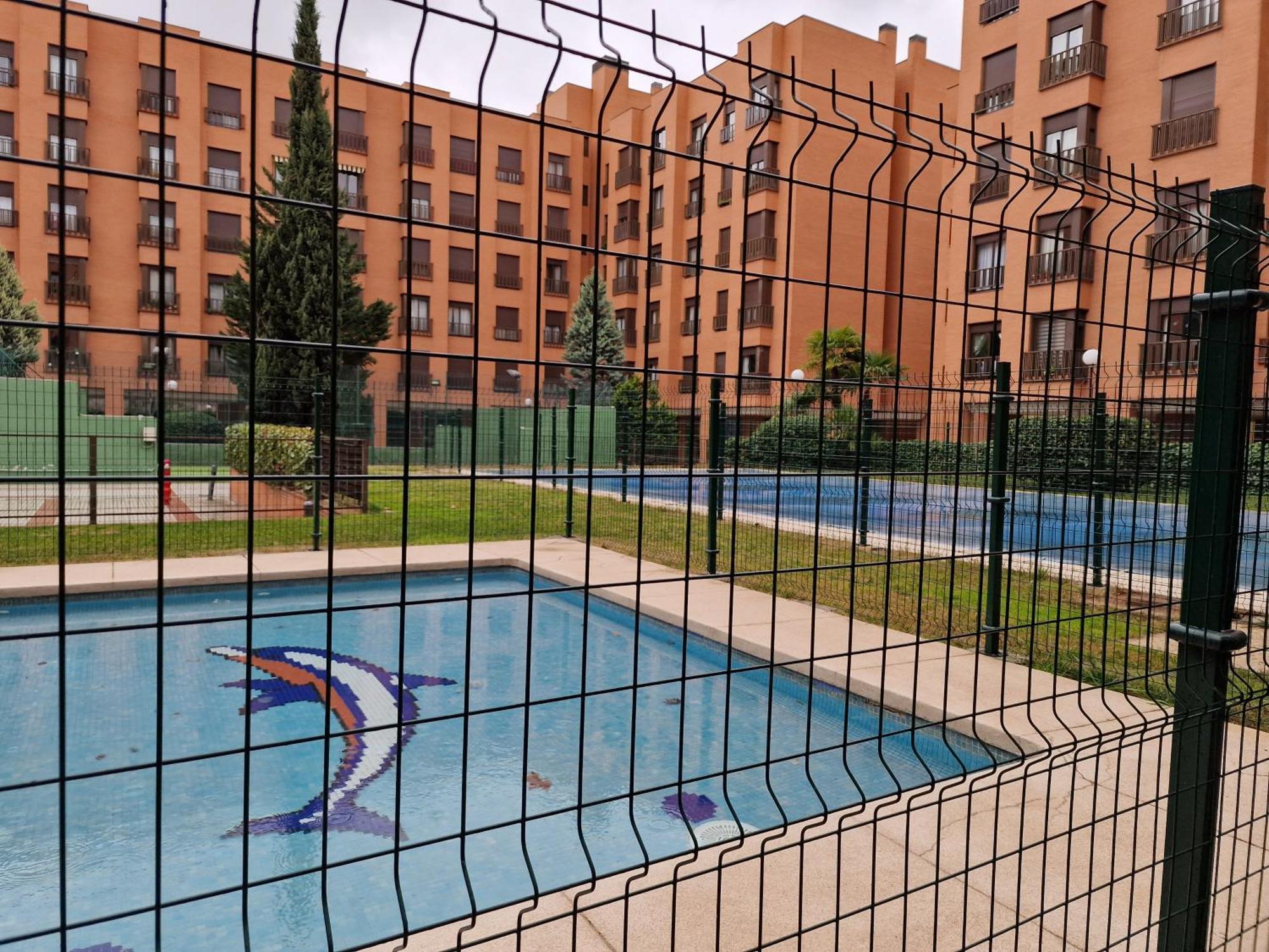 Samaniego, Piscina Y Garaje Junto Civitas Metropolitano Y Aeropuerto Madrid Luaran gambar