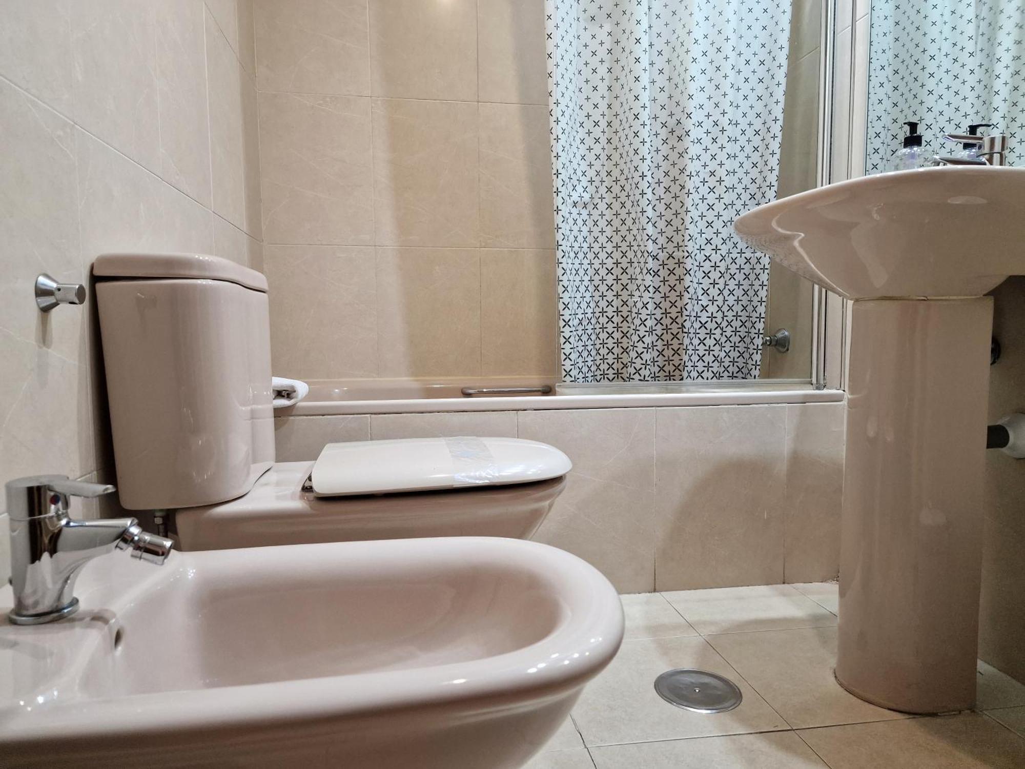 Samaniego, Piscina Y Garaje Junto Civitas Metropolitano Y Aeropuerto Madrid Luaran gambar