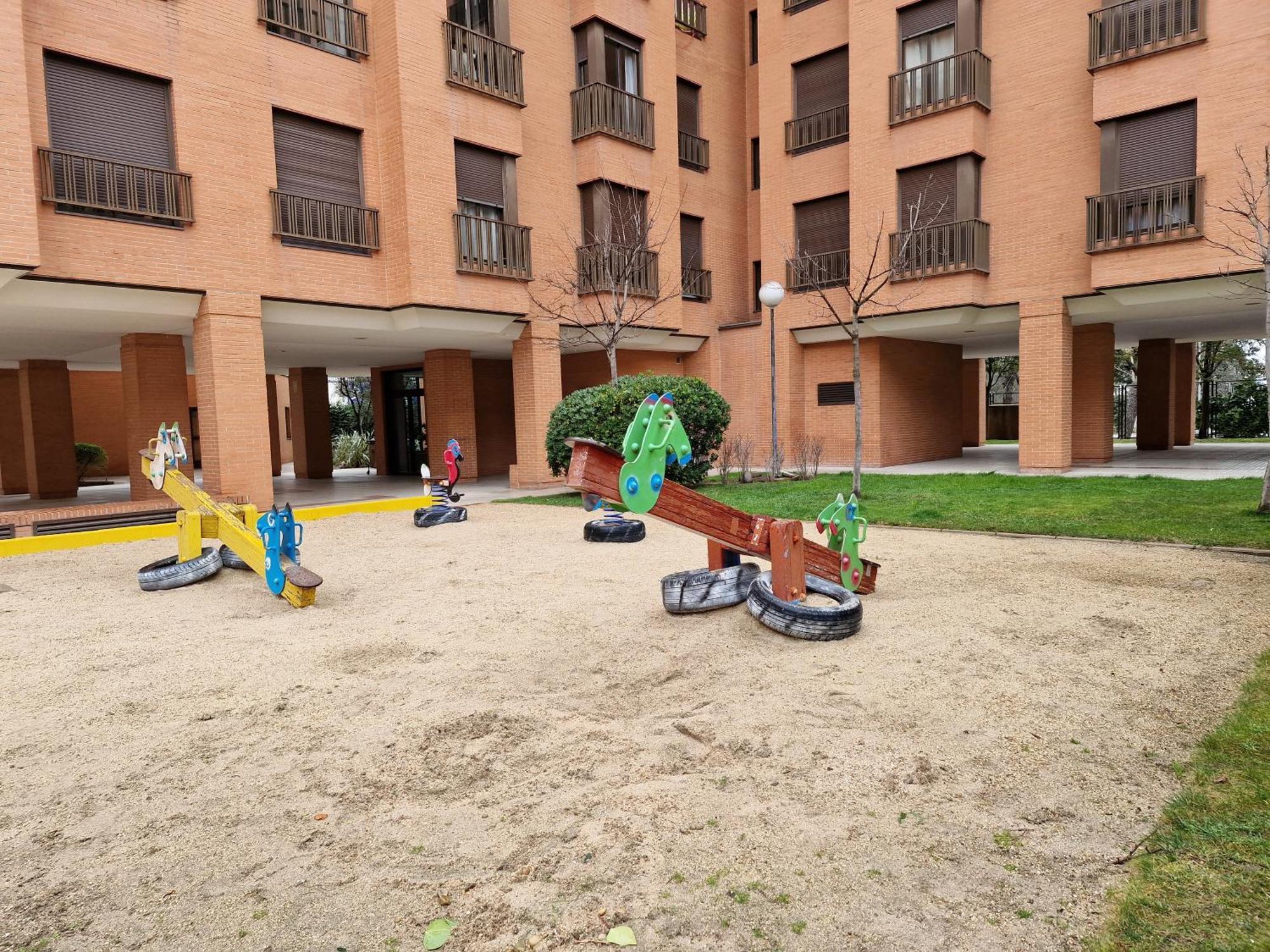 Samaniego, Piscina Y Garaje Junto Civitas Metropolitano Y Aeropuerto Madrid Luaran gambar